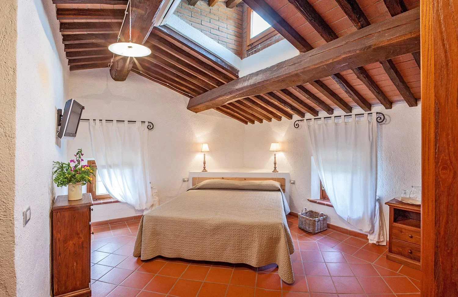 alloggi camere agriturismo piscina toscana boschi montecalvi