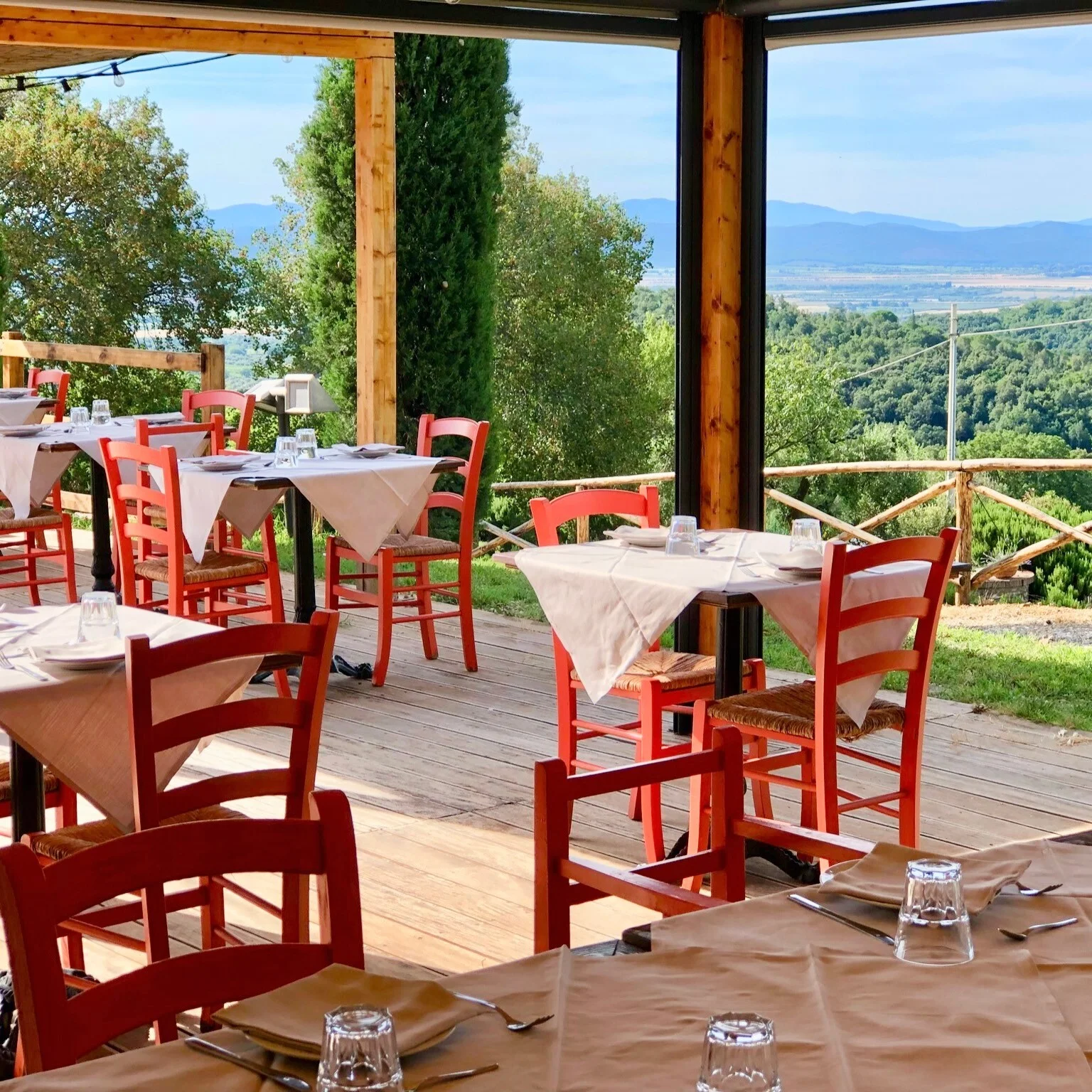 agriturismo con ristorante piscina toscana boschi di montecalvi
