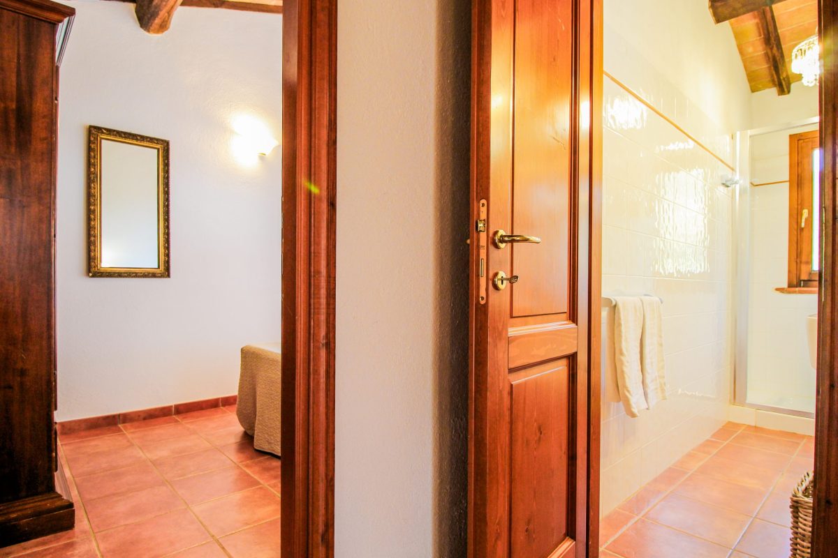 camera-matrimoniale-standard-agriturismo-toscana-boschidimontecalvi-1991