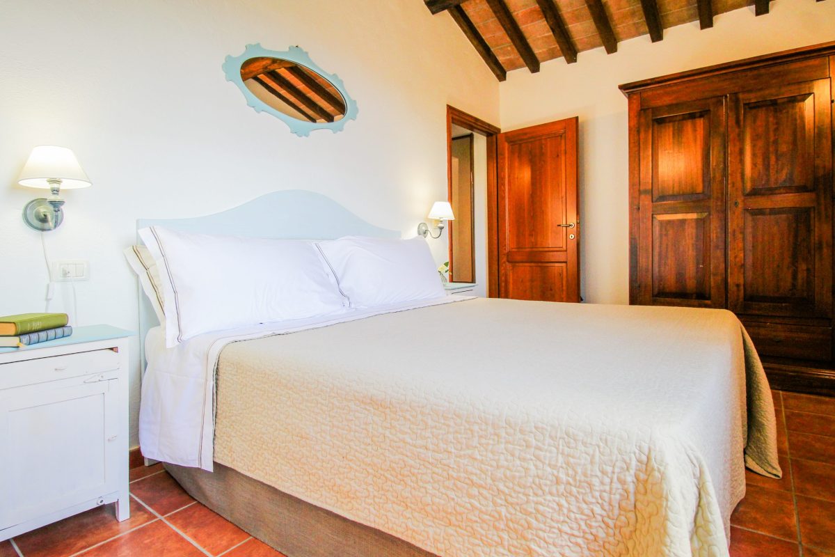 camera-matrimoniale-standard-agriturismo-toscana-boschidimontecalvi-2019