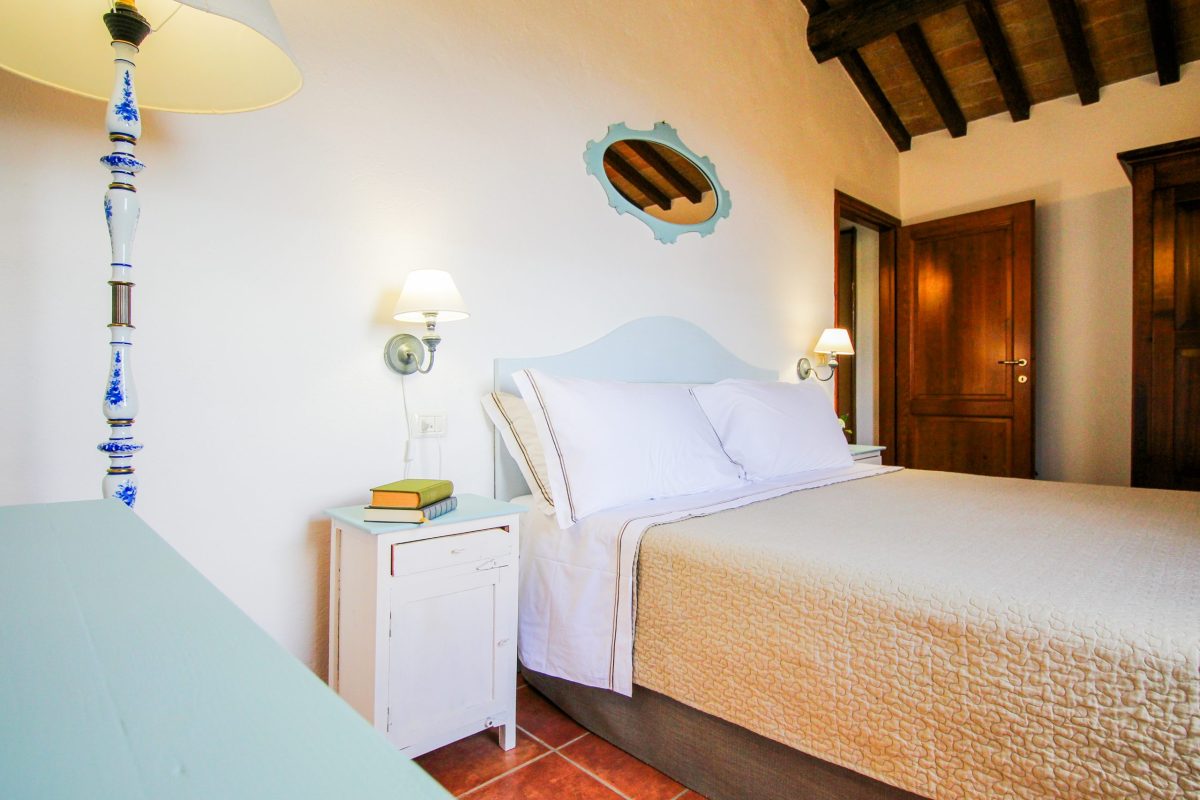camera-matrimoniale-standard-agriturismo-toscana-boschidimontecalvi-2023